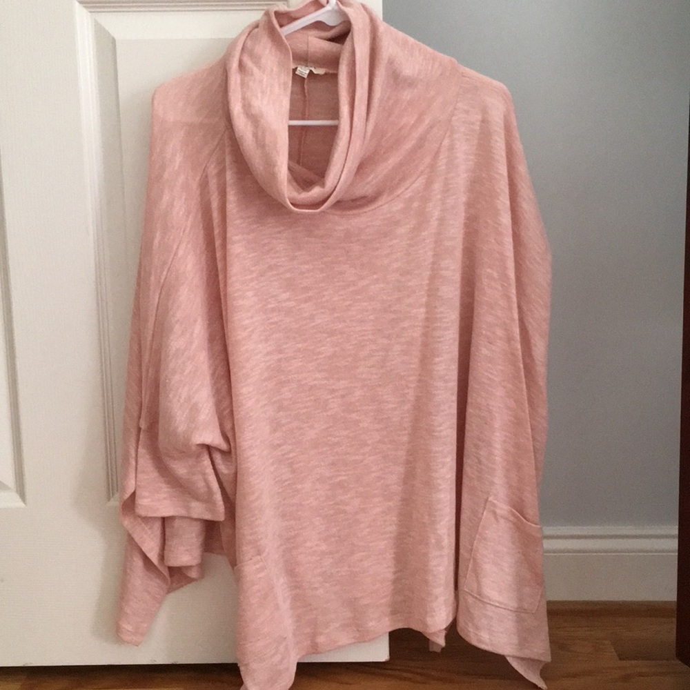 Umgee sweater/poncho like.